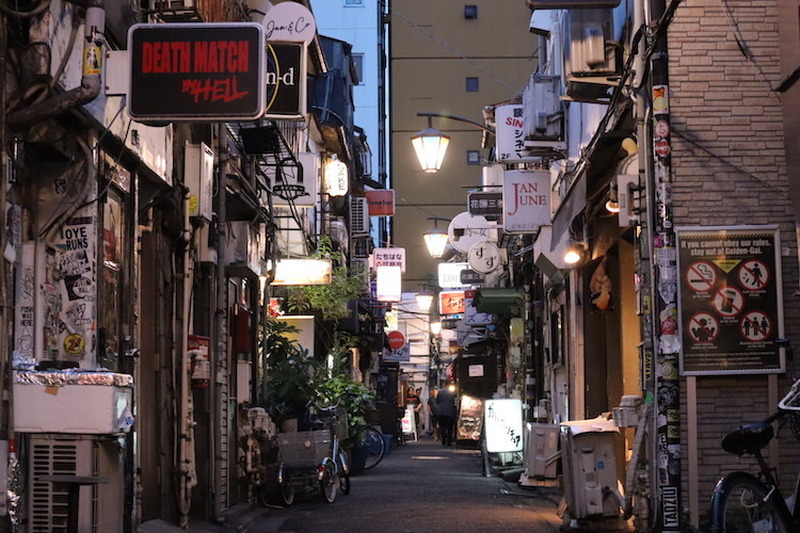 常連に聞く！世界に誇る“飲み屋横丁”ゴールデン街の魅力とは？