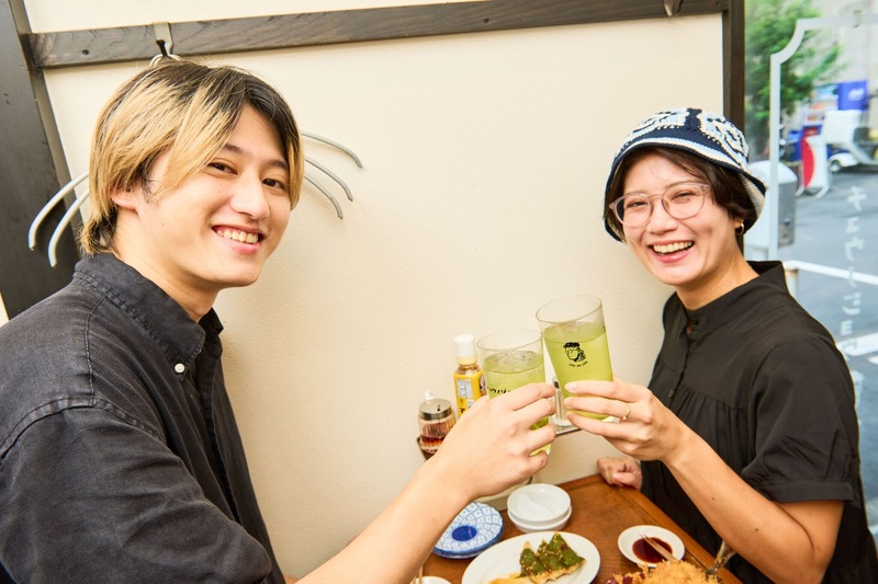 若者の間でも“お茶割り”がキテます！酒好き2人が人気の“ネオ立飲みスタイル”の居酒屋へ潜入レポ