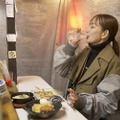 福岡のお酒好きタレントが長浜で“屋台飲み”！中上真亜子さんが『瑞音』を飲みながら語る酒LIFE