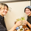 若者の間でも“お茶割り”がキテます！酒好き2人が人気の“ネオ立飲みスタイル”の居酒屋へ潜入レポ